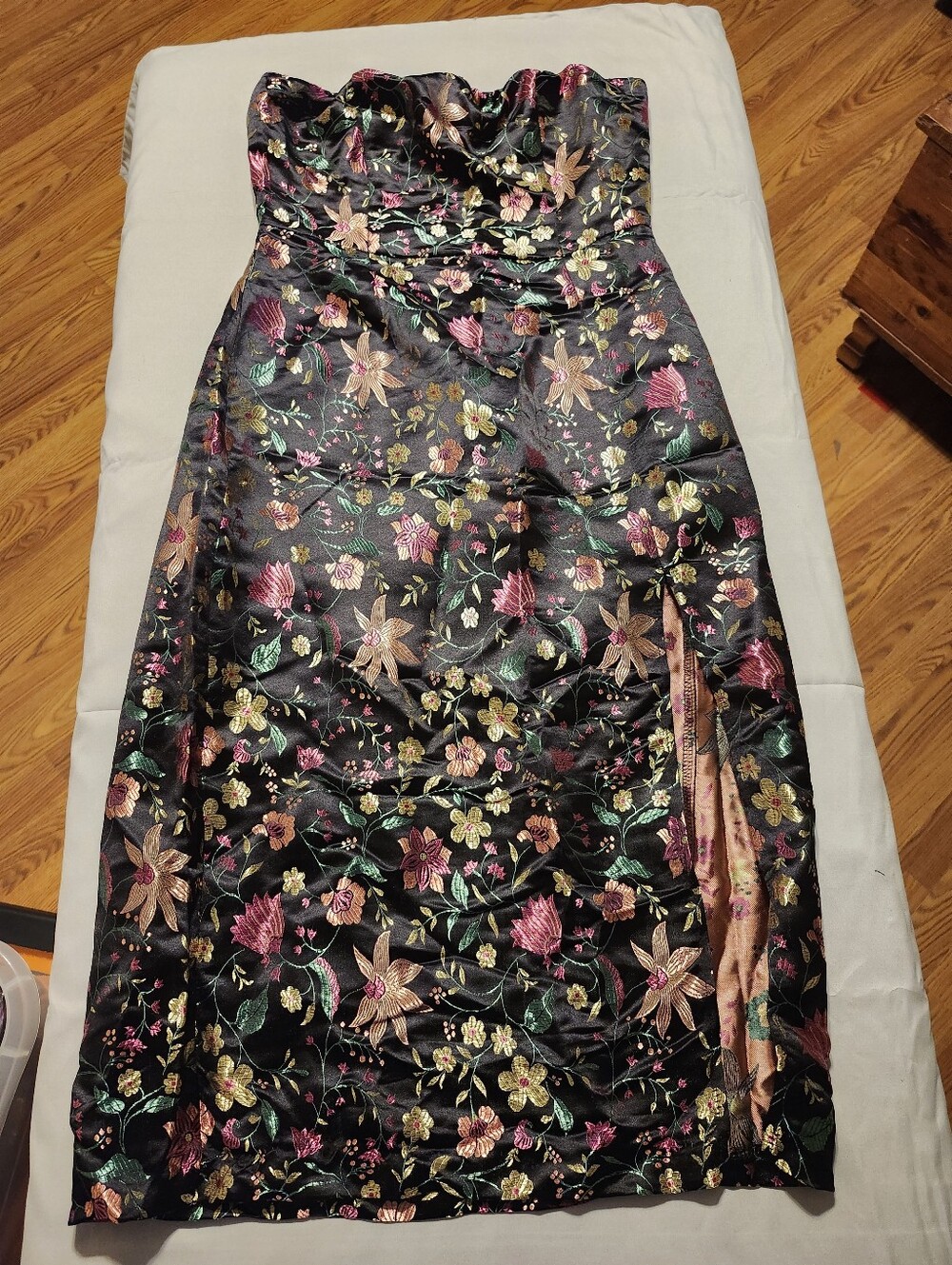 NWT- Lulus Make a Move Black Satin Floral Jacquard Strapless Midi Dress -medium